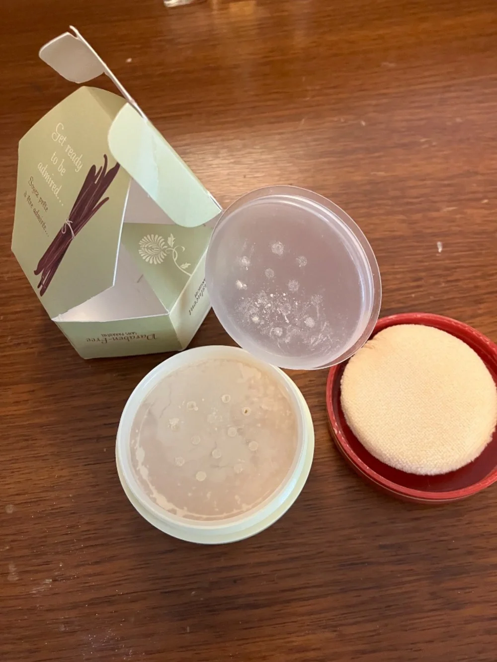 Besame Face setting powder *open box*